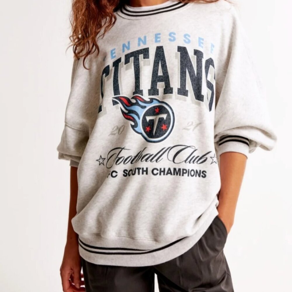 Abercrombie & Fitch x NFL Tennessee Titans Oversized Crewneck Sweatshirt Medium